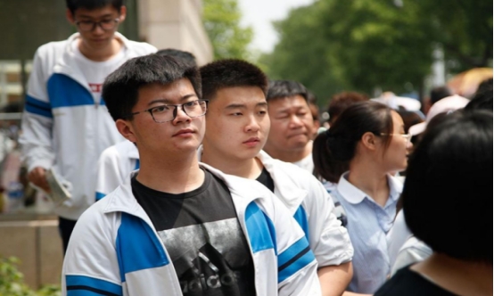 文科生注意，大学选择四个专业，考公务员难度小，竞争压力也很小