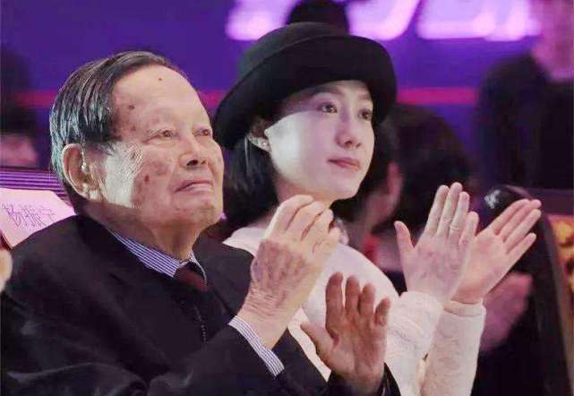 翁帆产下一子2019，97岁杨振宁又有了孩子？