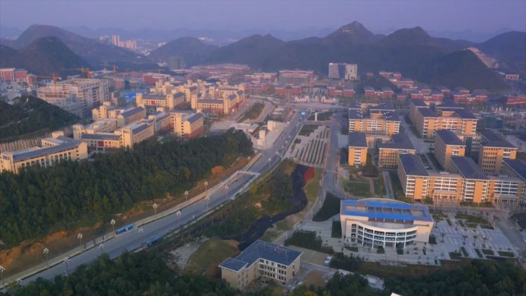 感悟70年——贵州医科大学师生点赞贵安