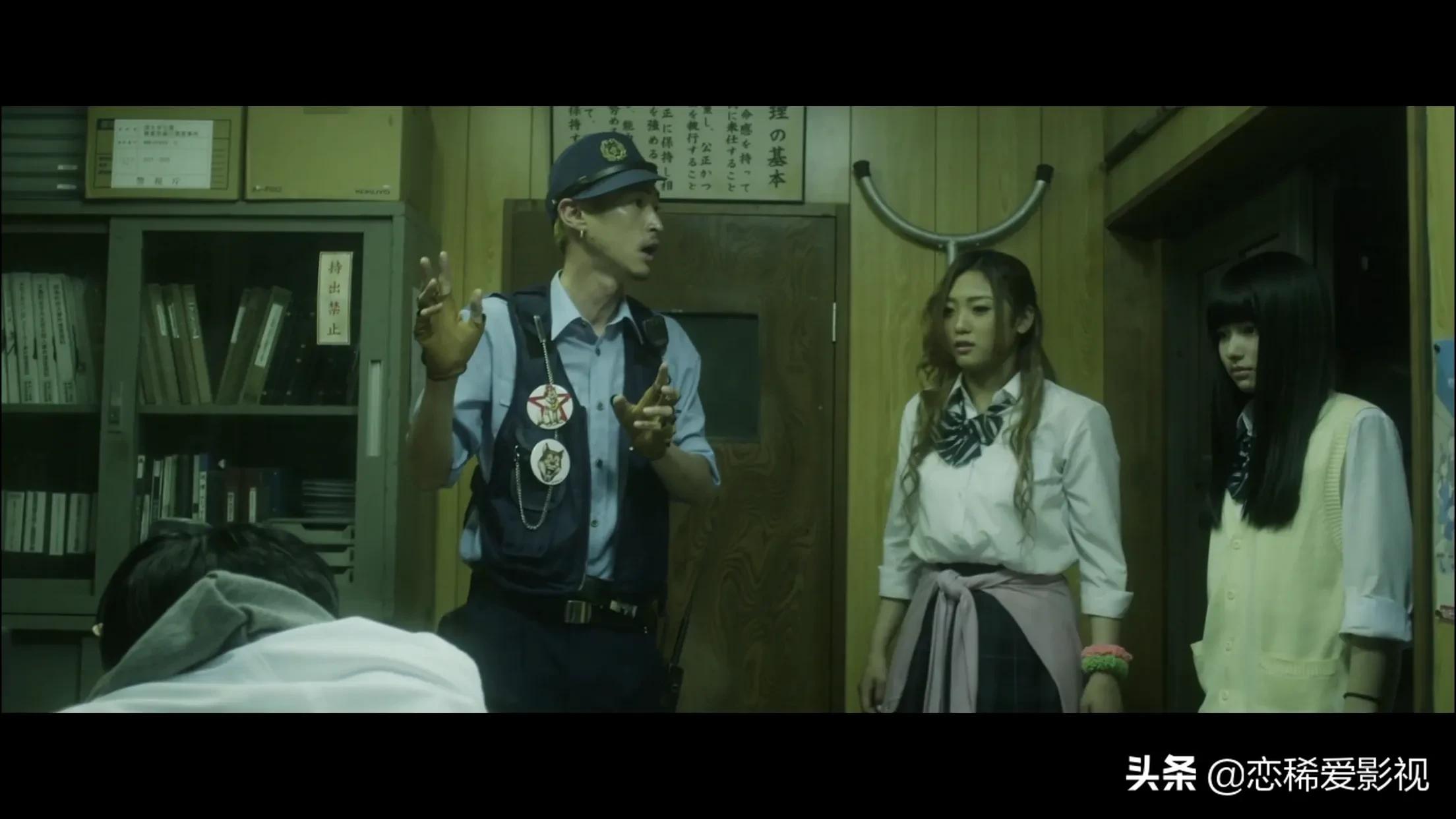 电影:《z岛》爆发丧尸病毒,黑帮老大用武士刀对抗丧尸杀出重围