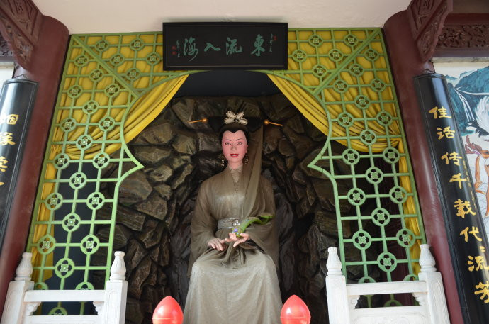 在民间故事《白蛇传》中,"白娘子水淹金山寺"算得上其中最浓墨重彩的