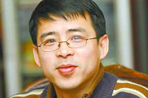 央视主持阿丘被封杀，风光一时沦落到唾弃一世，现在怎样了