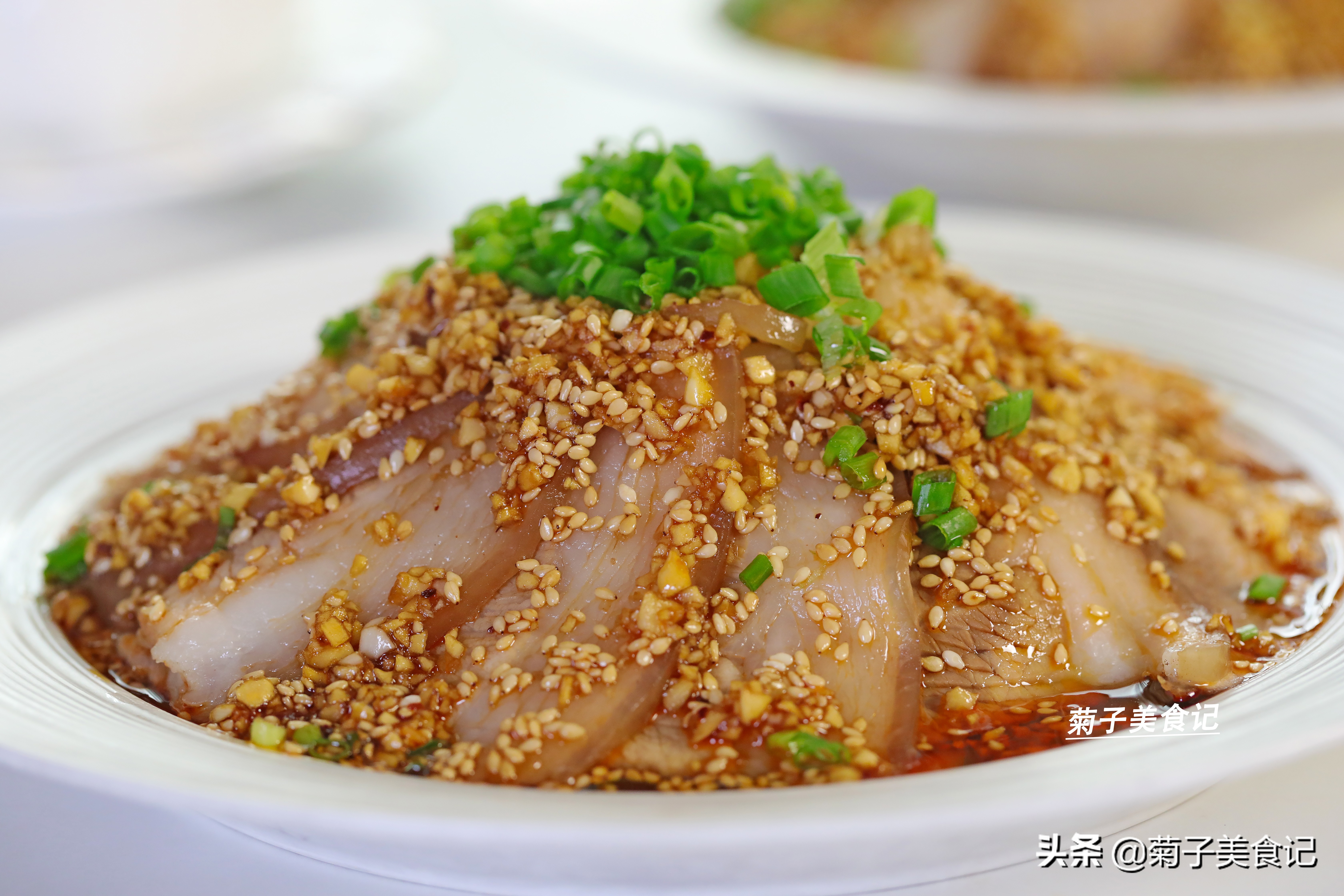 想要做出美味不油腻的蒜泥白肉，只要做对这几步，比饭店的还好吃