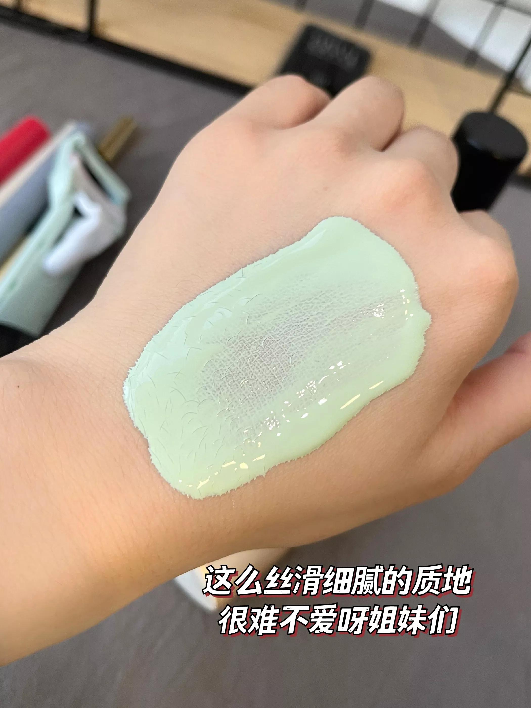 23岁护肤品(23岁 女 精简化妆品还是稀罕这一套)