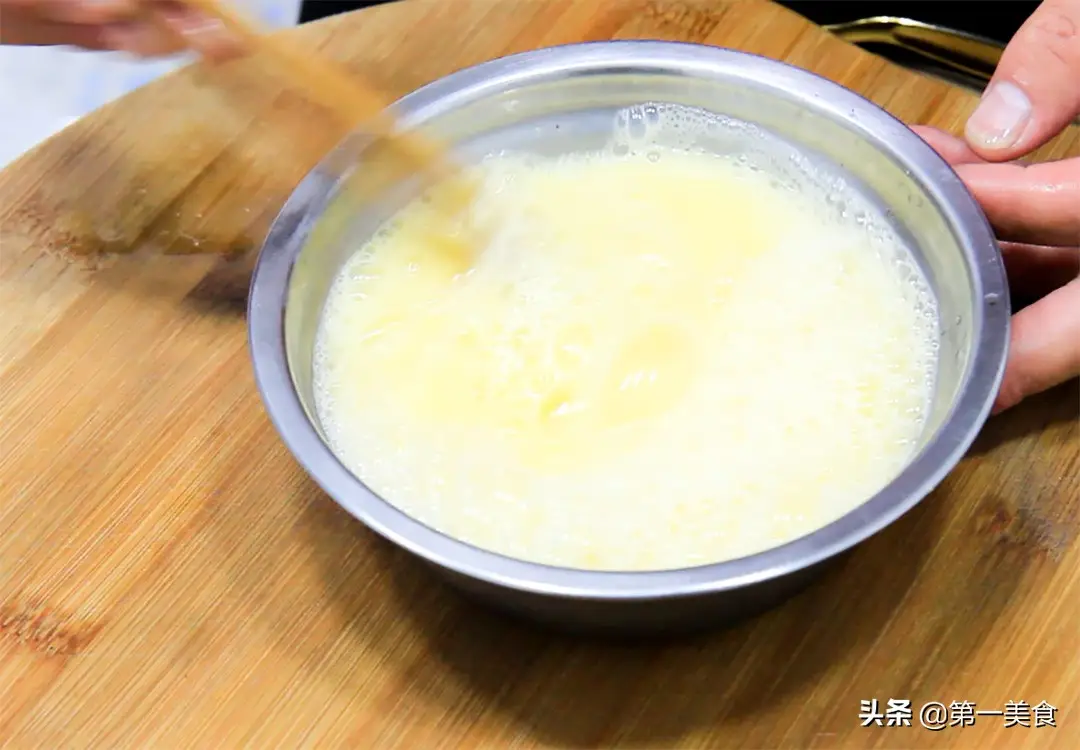 ***蛋羹怎么做才好吃，厨师长分享窍门，***蛋鲜嫩，没有蜂窝