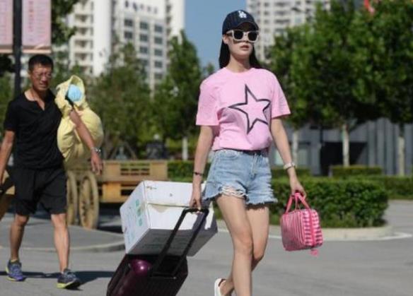 准大学生开学前，要准备好“一档三证”，其中一证男生务必要准备