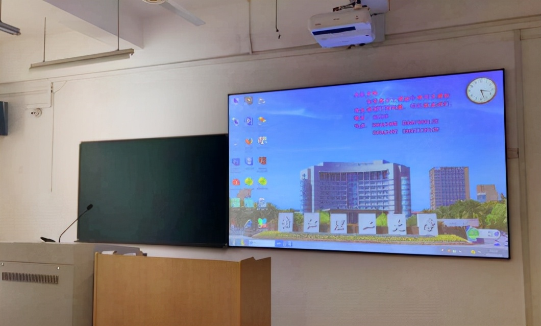 中小学改用“新课桌”，学生上课睡觉或成难题，家长终于能放心了