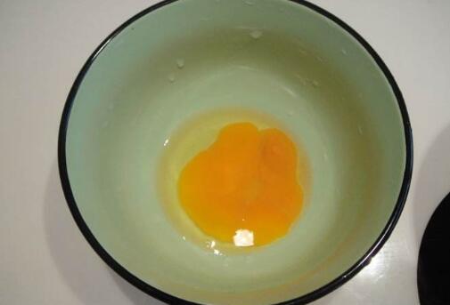 茶叶蛋和水煮蛋哪个更有营养(早餐吃茶鸡蛋，还是煎鸡蛋？营养师：白水煮鸡蛋，才是营养的选择)