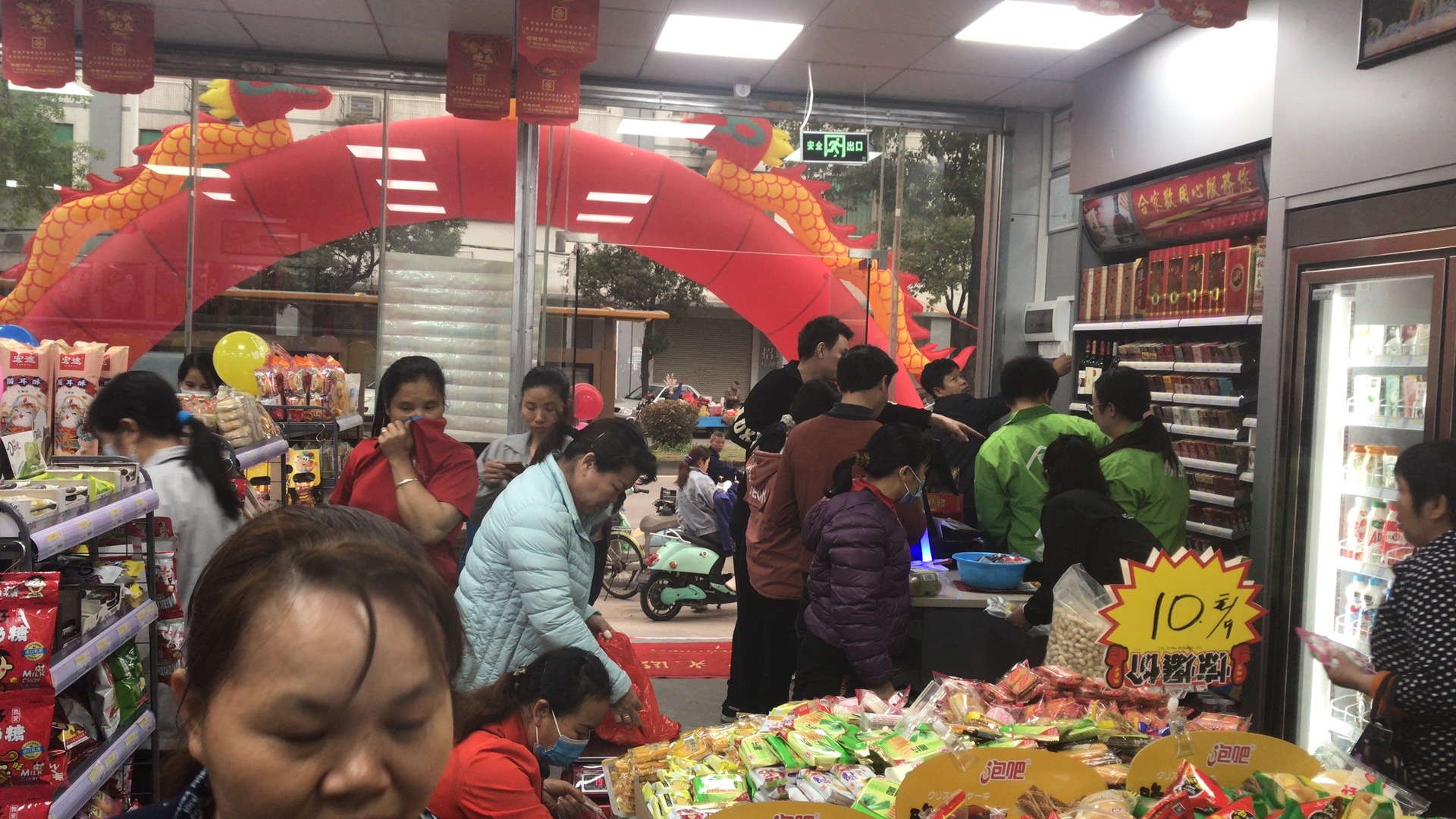 社区便利店是怎么拉人心，聚人气的？