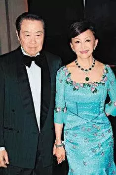几十万名牌包,上亿帝王绿翡翠,明星烧钱“富养”女儿大PK
