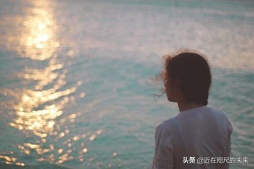 夜听：10个戳到痛心的句子，多么希望有一天醒来，你在、爱情在