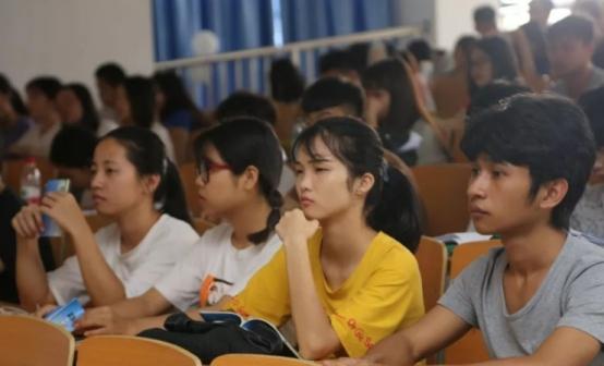 毕业后才发现，公办专科和民办“三本”不在一个档次，还好没选错