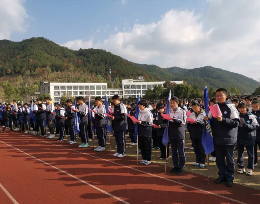 浙江7所野鸡大学害人不浅，学生毕业后仍是高中学历，被官媒曝光