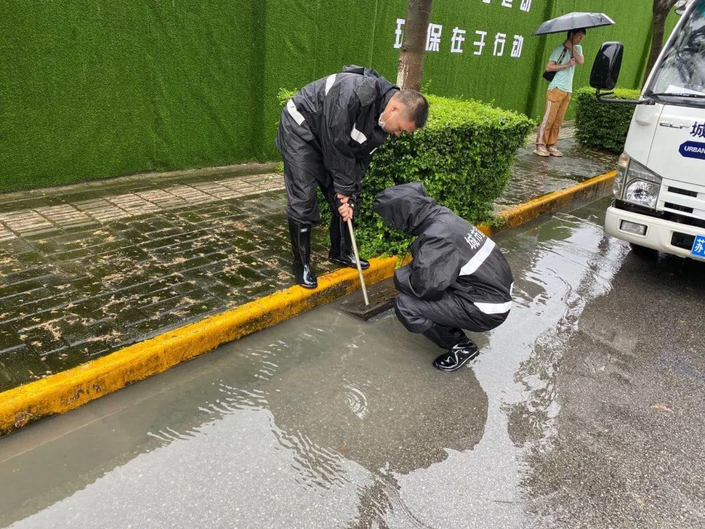 暴雨中的这四个动作，帅