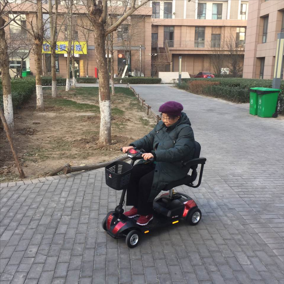 开天乐老年代步车能跑多远?如何防止开到半路没电?
