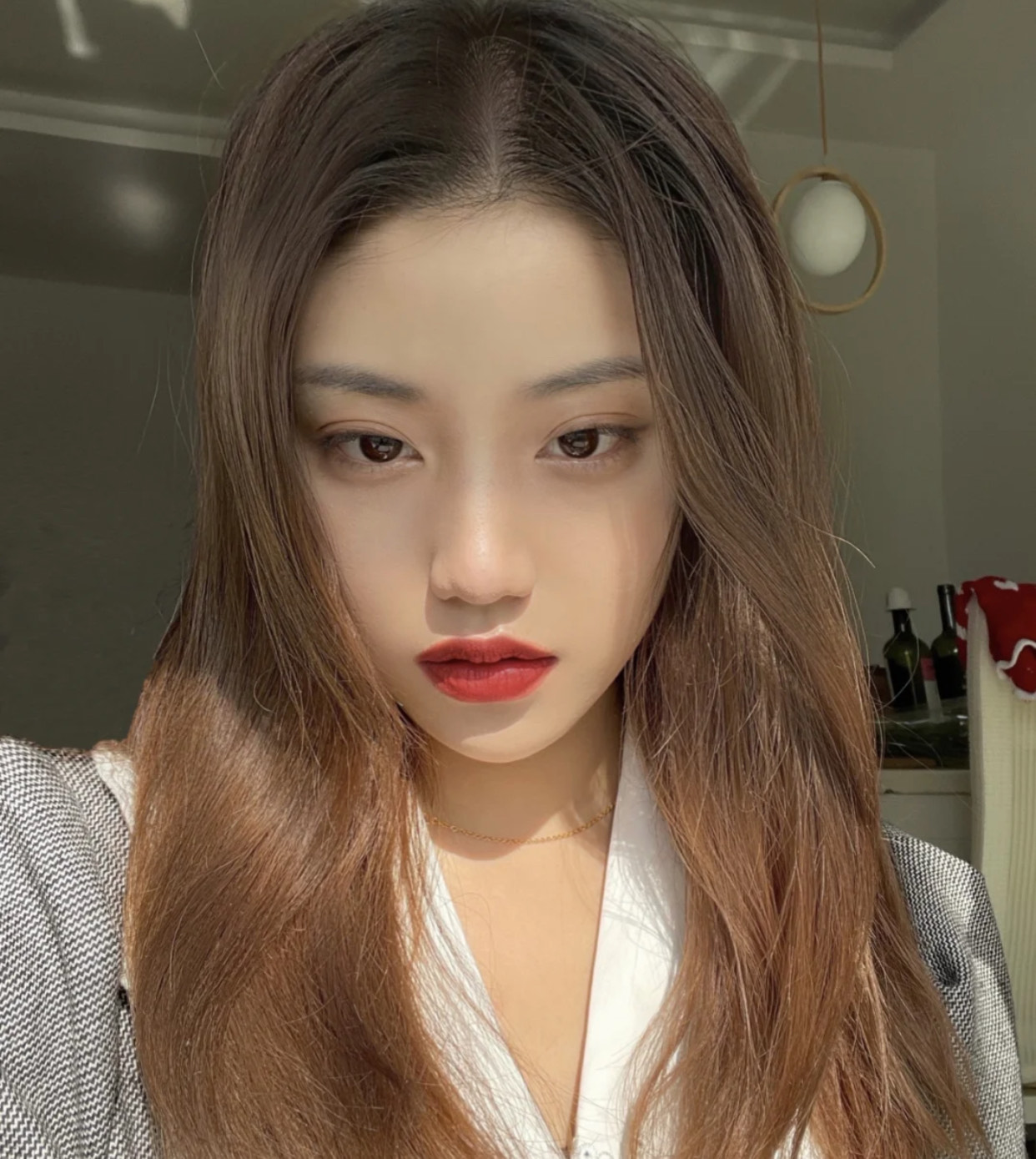 丹凤眼自带一种忧郁清冷的气质,女生如果是丹凤眼会给人一种弱不禁风