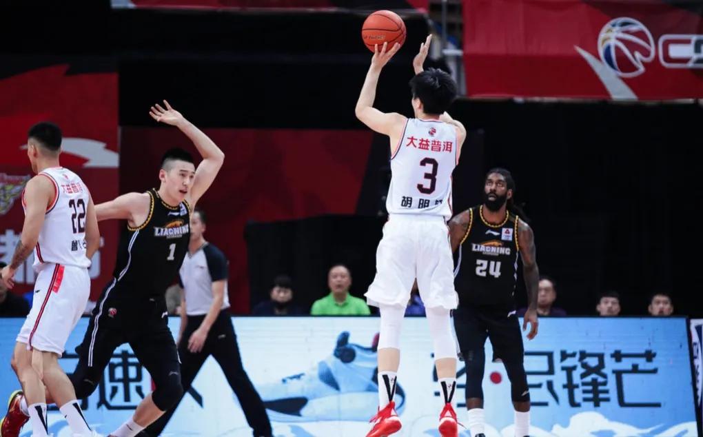 周鹏为什么不参加nba(FMVP仍存争议，媒体算出结果与往年一致，球迷总结周鹏落选原因)