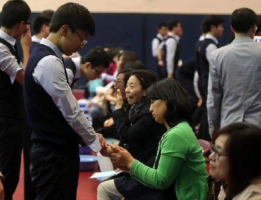 武汉一所211大学招生遇冷，安徽考生400多分考上了，家人很欣慰