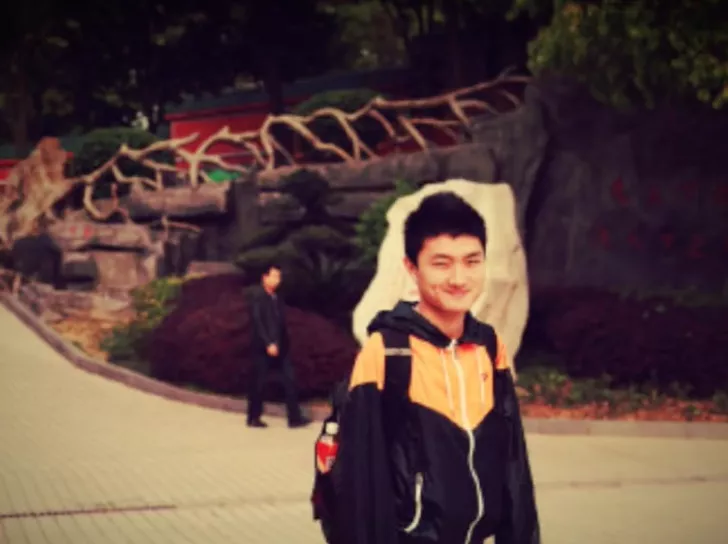 10年前，那个用脚高考轰动全国的文科状元，如今怎样了？