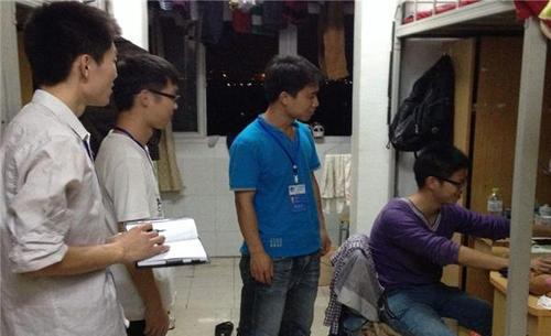 大学使用违规电器处分入档案么（大学辅导员突查女生宿舍）