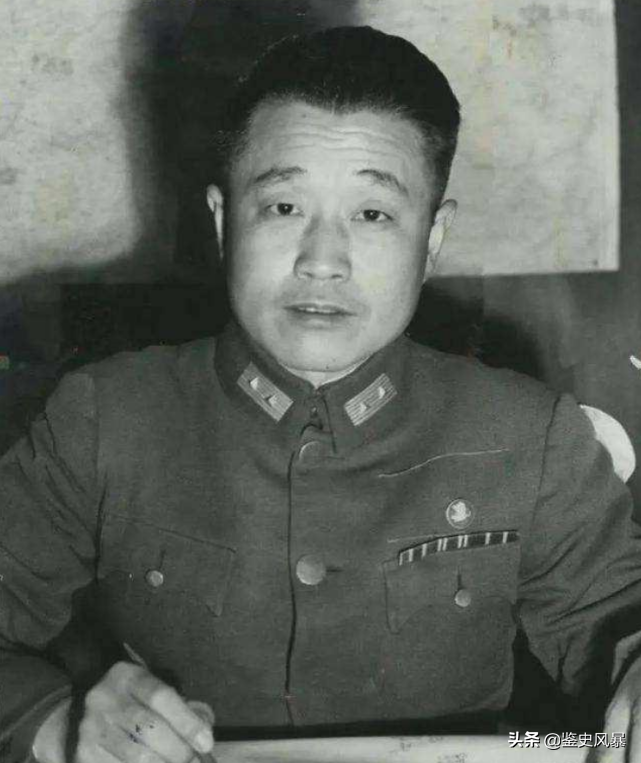 杜聿明被俘,老母妻儿被强行接往台湾,妻子打工糊口、三子下场惨淡