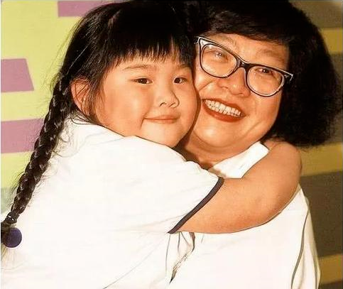 沈殿霞去世13年，女儿继承6000万遗产，34岁的她终明白妈妈的用心