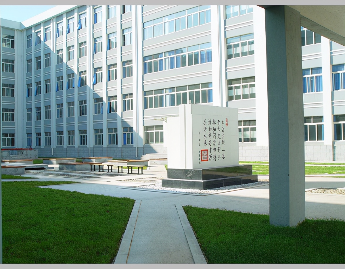 辽宁一所公办大学，招生缺额1633人，47个专业没招满，原因何在？