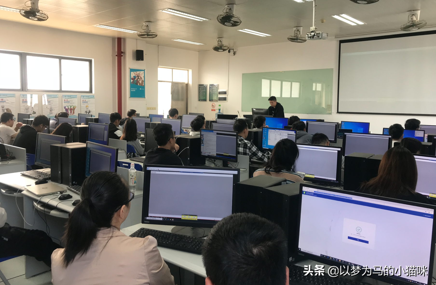 现在十大热门专业（2021就业率高的热门专业）