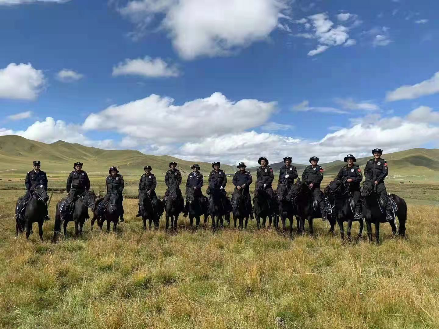 草原牧民的“守护神”——玛曲县公安局草原骑警大队