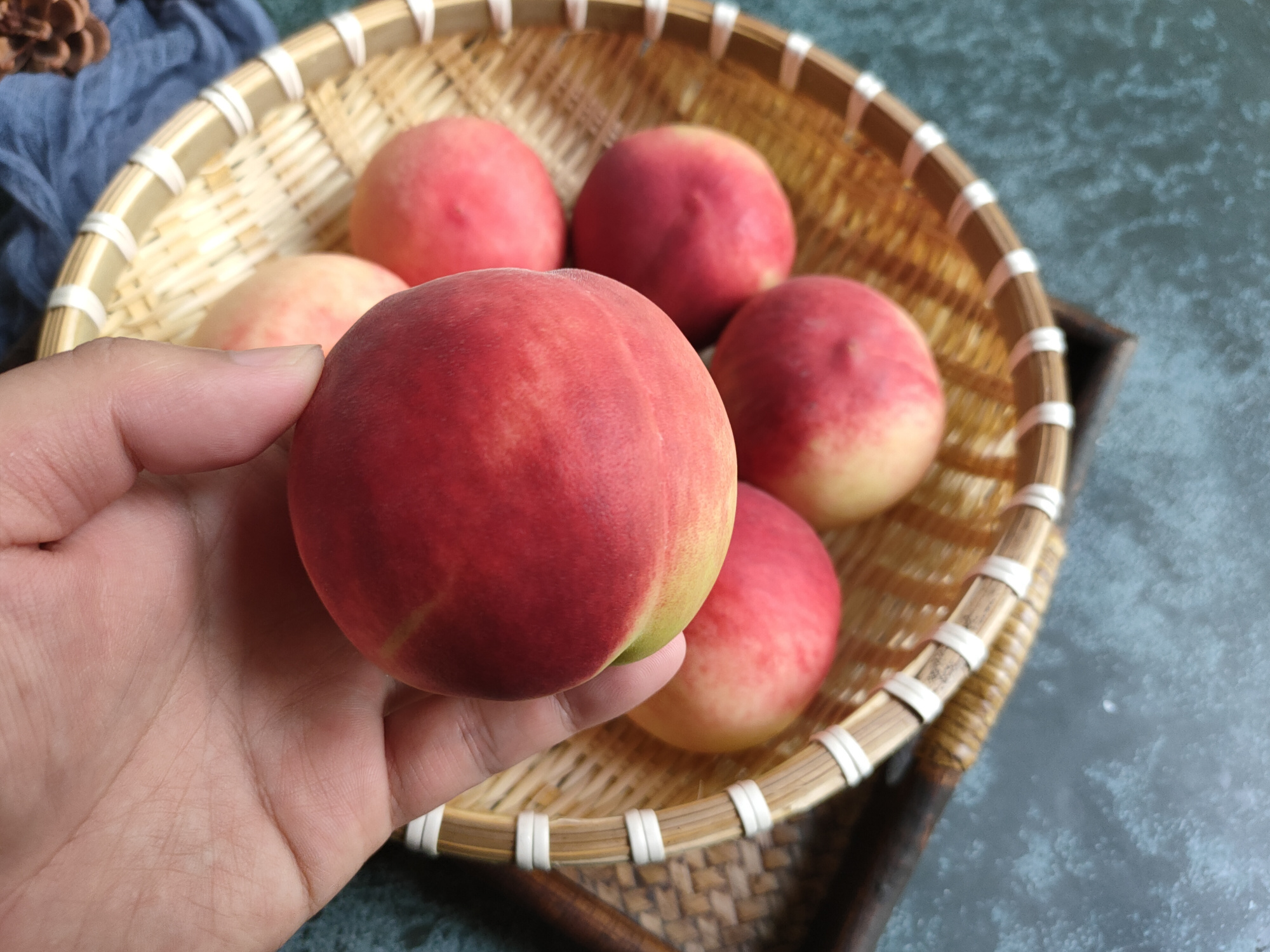 洗桃子别只用清水,水中多加两样,桃毛,杂质自然脱落,特干净