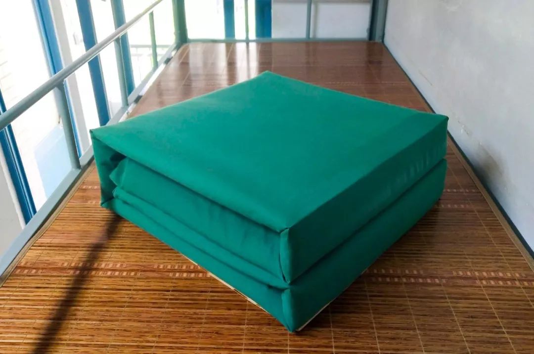 这所高校退伍兵宿舍火了，著名主持人鲁豫前来探访