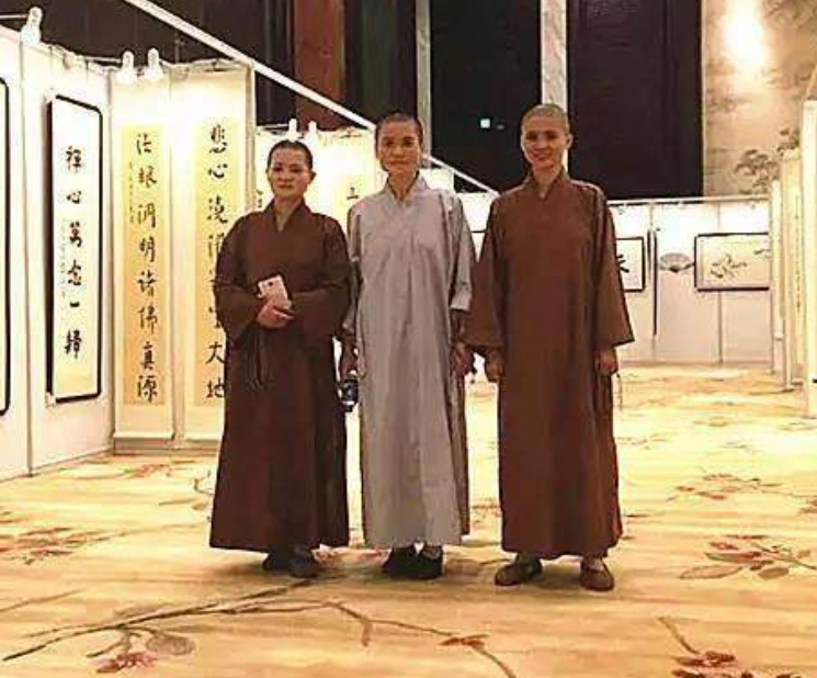广东谭家三姐妹：青春年华集体出家为尼，多年后两人当上住持