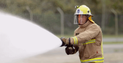 澳洲消防員肌肉硬照流出，這身鎧甲般的肌肉，讓人倍有安全感