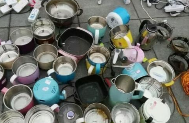 大学宿舍“违禁品”合集，女生寝室品类齐全，男生寝室在意料之内