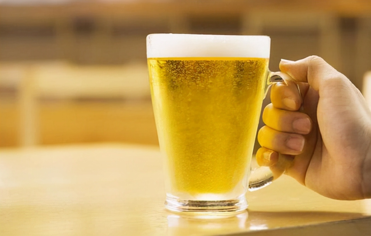 晚上喝啤酒会胖吗