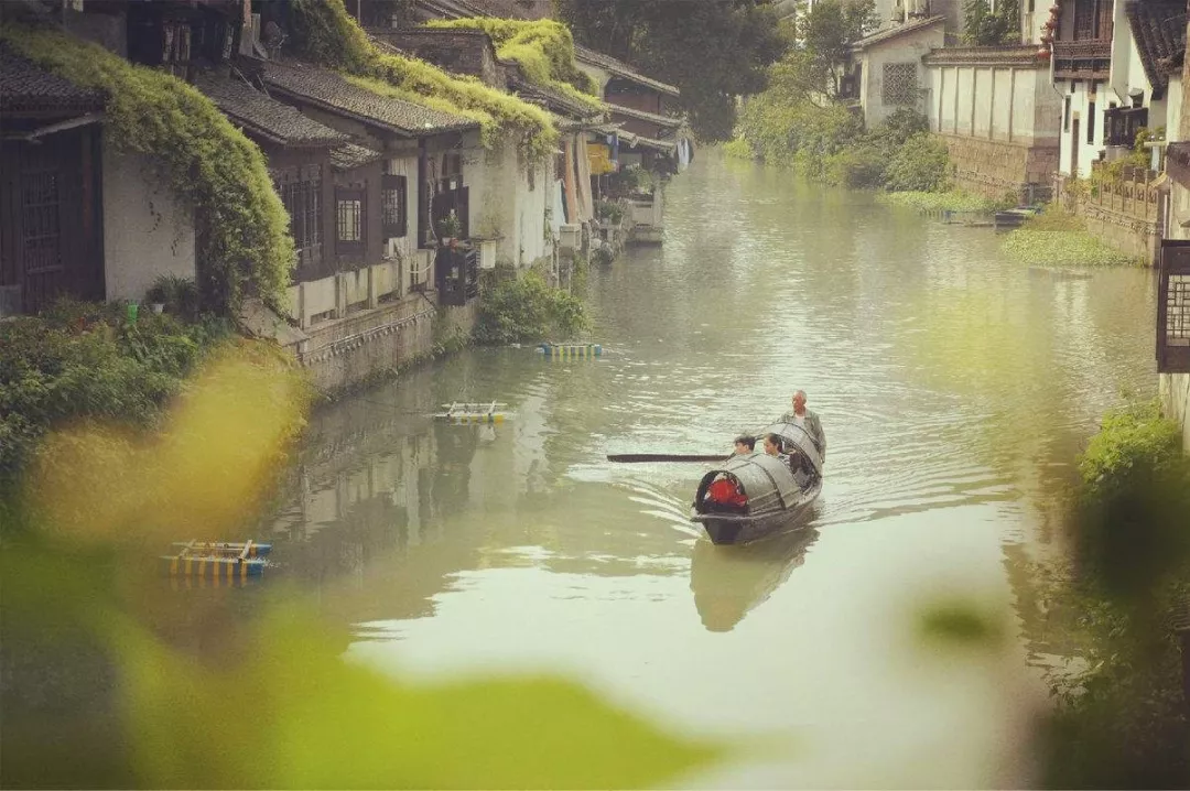 乌篷船，一袭烟雨枕江南