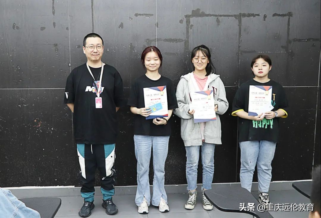 远伦月考表彰 | 无惧挑战，实力在线！来看未来美院状元领奖