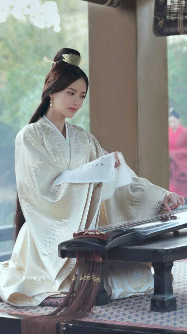 并列西施、貂蝉、昭君四大美女，偏偏少了她？只因甄宓名字太难念