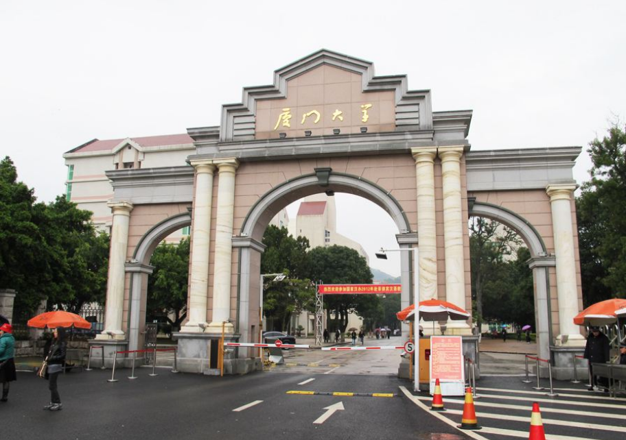 名校的奇葩规定，“游泳”成为这4所高校必修课，不合格不让毕业