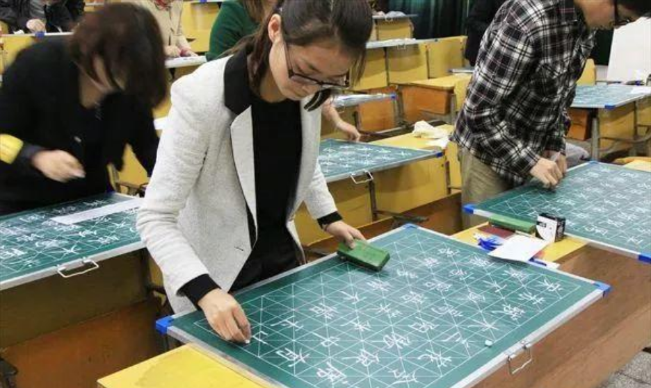 专科成绩还想考师范？这几所师范类专科可参考，分数线不高前景好