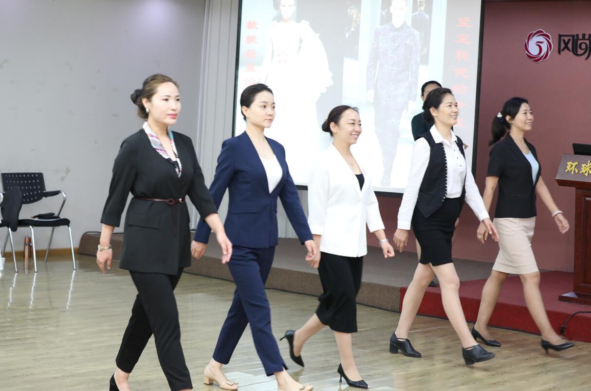 礼仪培训师培训来自一位廊坊空乘的咨询