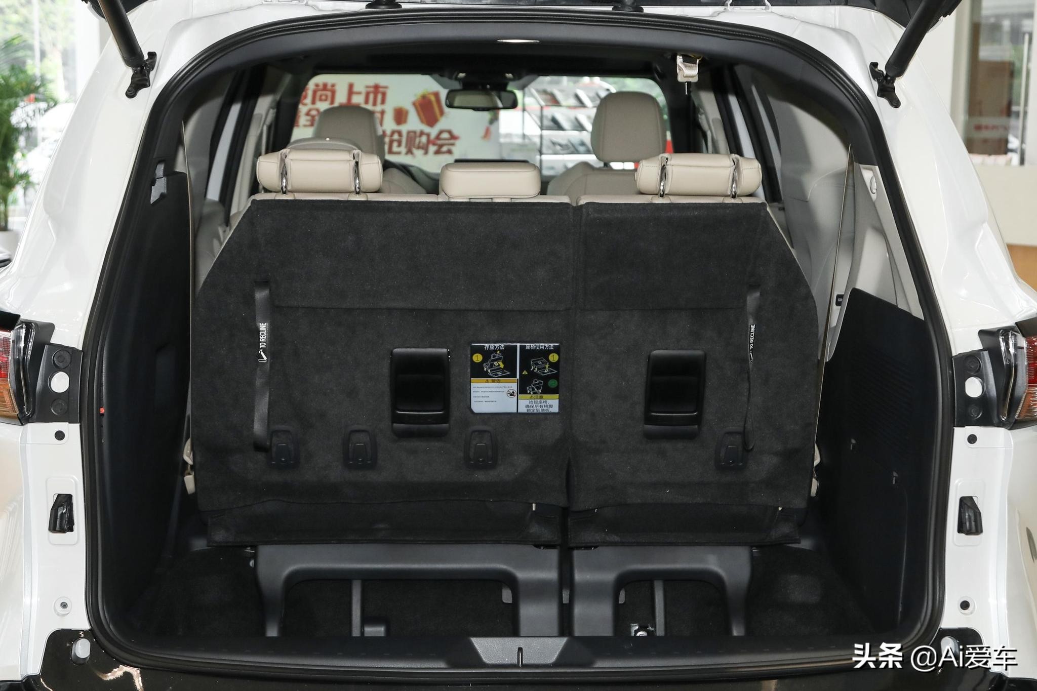 5.3L油耗合资大7座家用MPV，车长超5米1带双电滑门，实拍丰田赛那