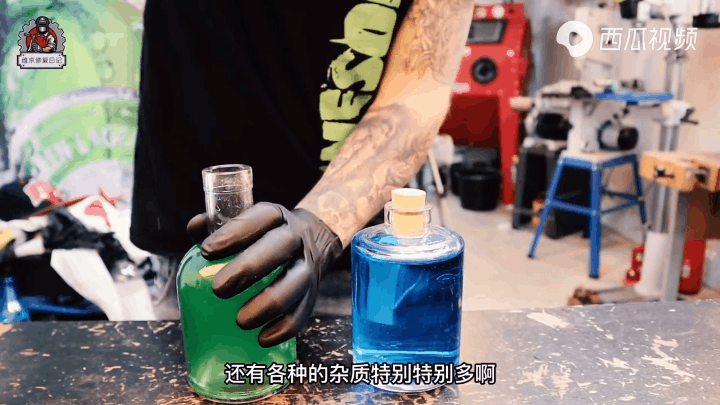 有人从垃圾场捡回一块废铁，竟修复成变形金刚，邻居小孩羡慕哭了