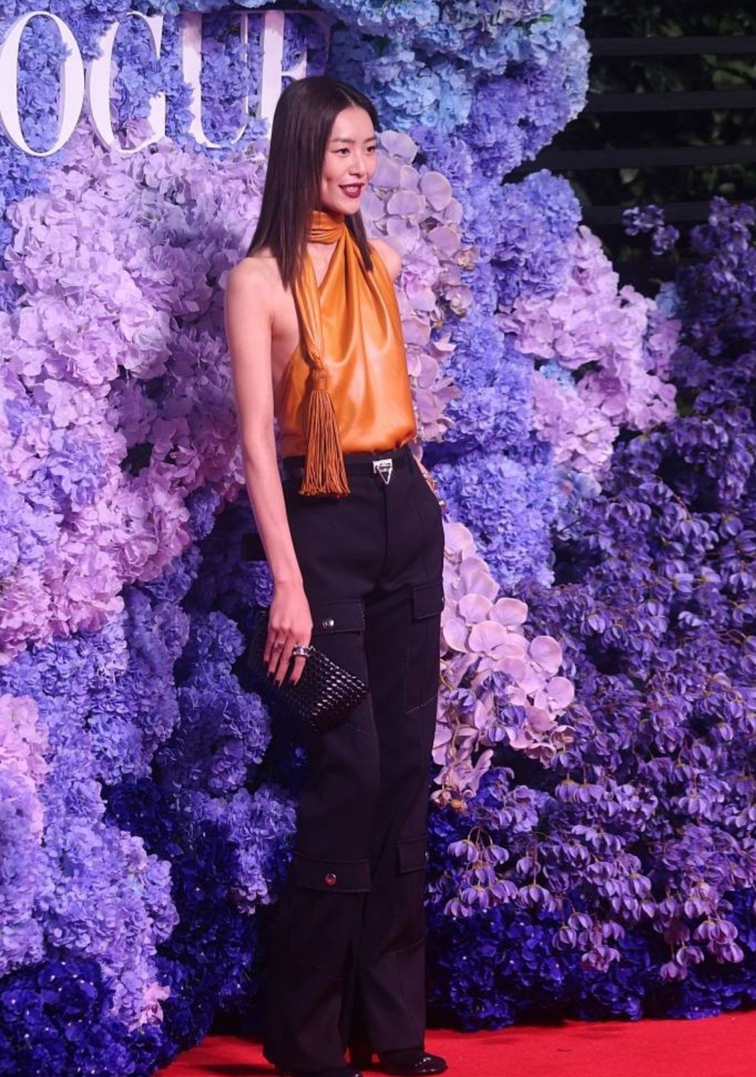 众女星盛装出席红毯，杨幂大秀性感好身材，刘雯气场超强艳压全场