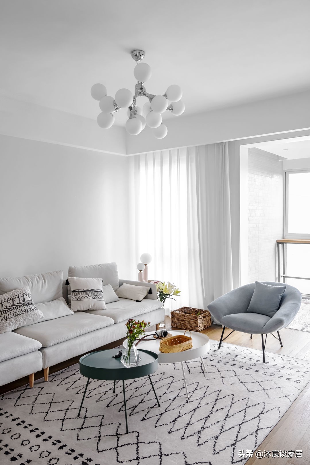 向往田园生活的夫妻俩，把家装得清爽大方，还有让人快乐的大阳台