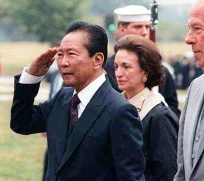 世界巨贪费迪南德·马科斯，家藏数吨黄金29架飞机，拖垮一国经济