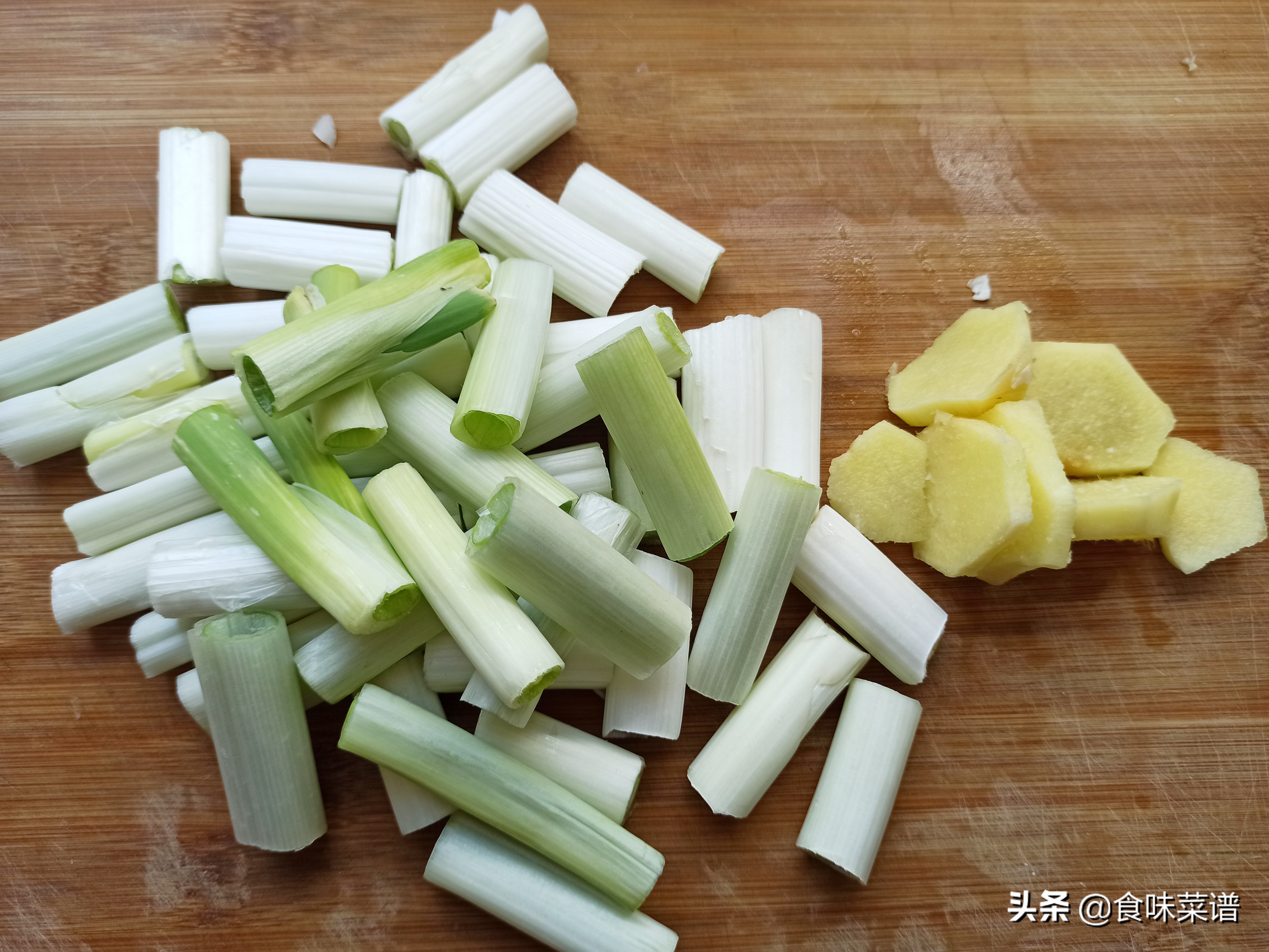 人见人爱的白菜饺子，馅料这样调，营养美味又好吃，出锅肉嫩鲜香