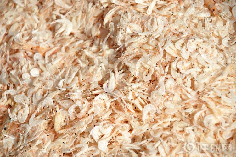 骨头汤、虾皮不补钙！5种食物才是“补钙王者”，很多人却不爱吃