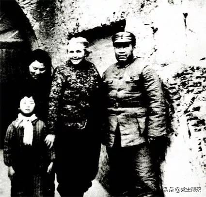 美国著名女记者，毛主席的“纸老虎论”通过她传向世界，她的名字在中学语文课本中出现了许多年