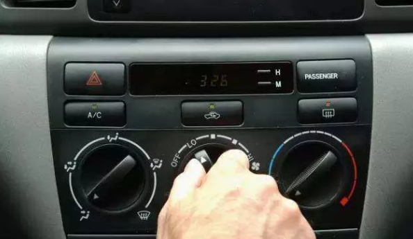 其实好多司机不知道，汽车空调AC键是什么意思？怎么用？